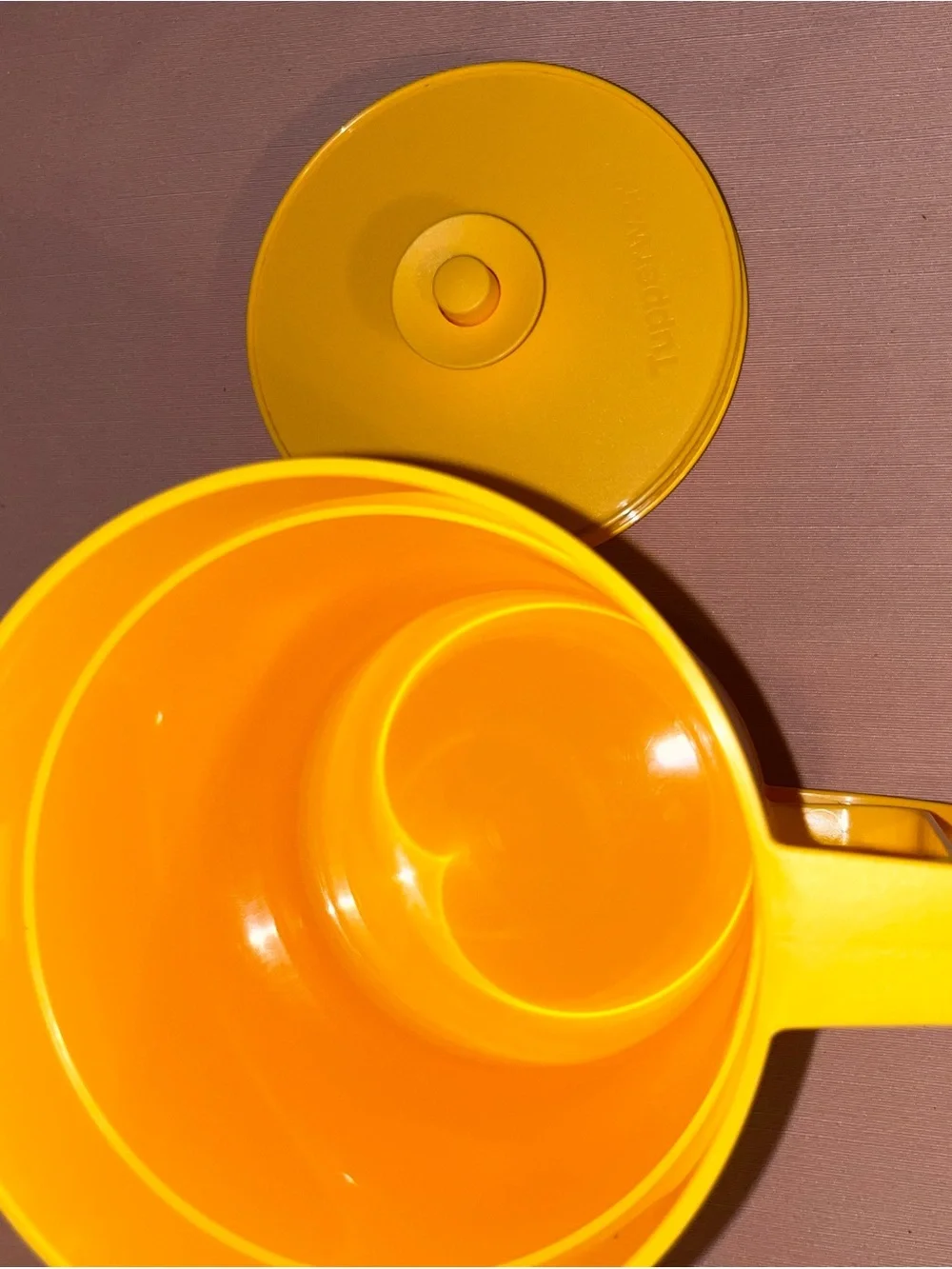 Tupperware 1.5 liter Yellow Plastic Pitcher with Lid - Home Kitchen